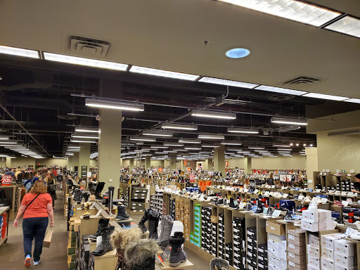 Shoe Store «DSW Designer Shoe Warehouse», reviews and photos, 124 West Market, Bloomington, MN 55425, USA