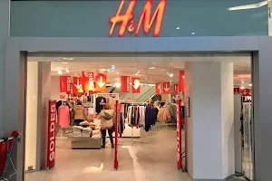 H&M image