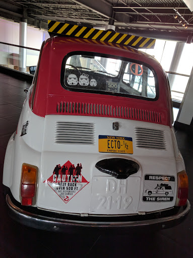 Movie Theater «ShowPlace ICON Theatres at Roosevelt Collection with ICON•X - Chicago», reviews and photos, 1011 S Delano Ct, Chicago, IL 60605, USA