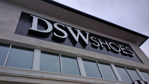 Shoe Store «DSW Designer Shoe Warehouse», reviews and photos, 4039 Richmond Rd, Warrensville Heights, OH 44122, USA