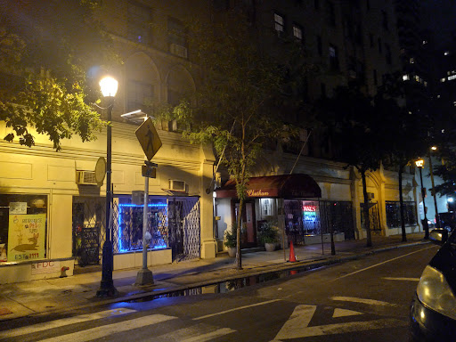 Pet Supply Store «Rittenhouse Square Pet Supply», reviews and photos, 135 S 20th St, Philadelphia, PA 19103, USA