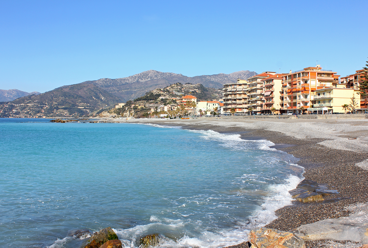 Foto di San Giuseppe beach con una superficie del ciottolo grigio