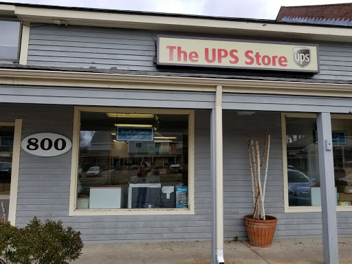 Shipping and Mailing Service «The UPS Store», reviews and photos, 800 Village Walk, Guilford, CT 06437, USA