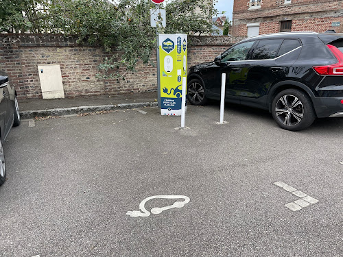 Borne de recharge de véhicules électriques SDE Calvados Charging Station Livarot-Pays-d'Auge