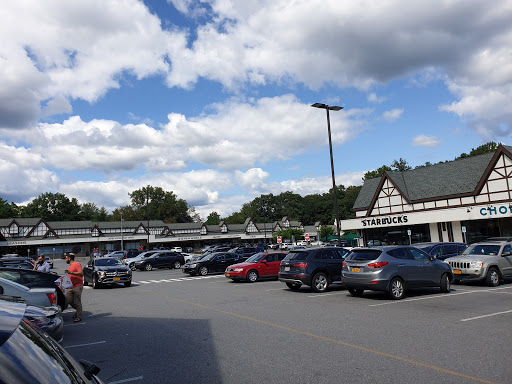 Shopping Mall «Golden Horseshoe Shopping Center», reviews and photos, 1088 Wilmot Rd, Scarsdale, NY 10583, USA