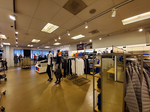 Clothing Store «Banana Republic», reviews and photos, 241 Fort Evans Rd NE, Leesburg, VA 20176, USA