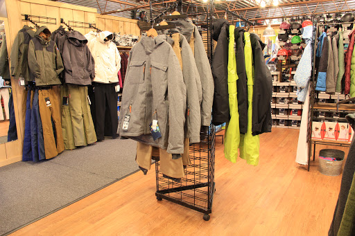 Snowboard Shop «Peak Ski & Snowboard Center», reviews and photos, 640 Center Rd, Pittsburgh, PA 15239, USA