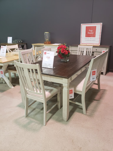 Furniture Store «Value City Furniture», reviews and photos, 3355 Mall Loop Dr, Joliet, IL 60431, USA