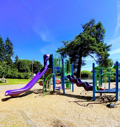 Carisbrooke Park Playground