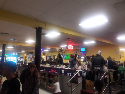 Bowling Alley «Mt Hood Lanes», reviews and photos, 2311 E Powell Blvd, Gresham, OR 97080, USA