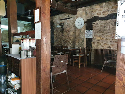 Restaurante Casa de Guzmán - Pl. Mayor, 9, 09610 Santo Domingo de Silos, Burgos, Spain