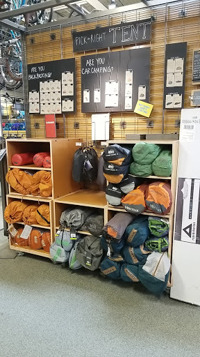 Camping Store «REI», reviews and photos, 11581 Fountains Dr, Maple Grove, MN 55369, USA