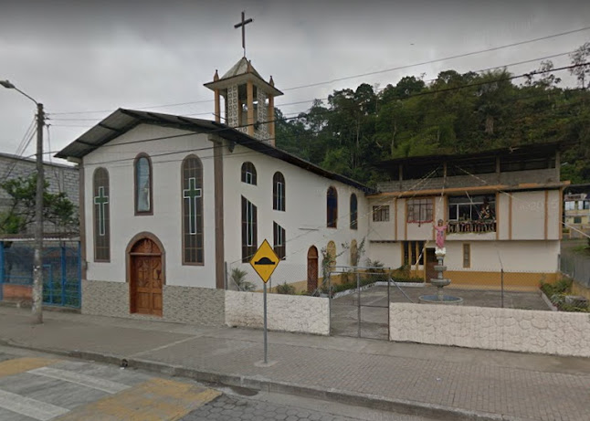 Iglesia Católica Divino Niño Jesús de Santa Rosa de Agua Clara - Chillanes
