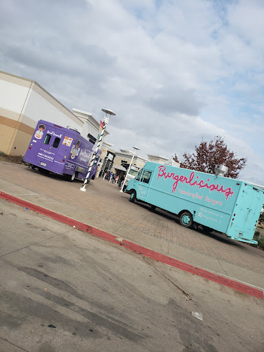 Clothing Store «Nike Factory Store», reviews and photos, 2950 I-20 Frontage Rd #755, Grand Prairie, TX 75052, USA