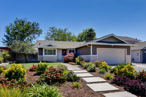 Nancy Beall Realtor image