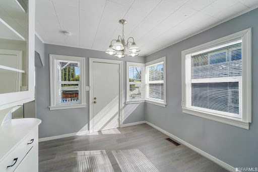 Mosaik Real Estate image