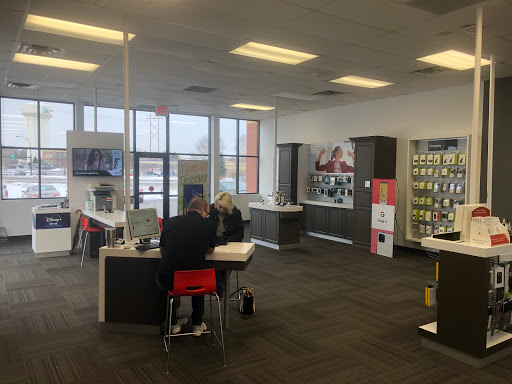 Cell Phone Store «Verizon Authorized Retailer, TCC», reviews and photos, 12019 Business Park Blvd N, Champlin, MN 55316, USA