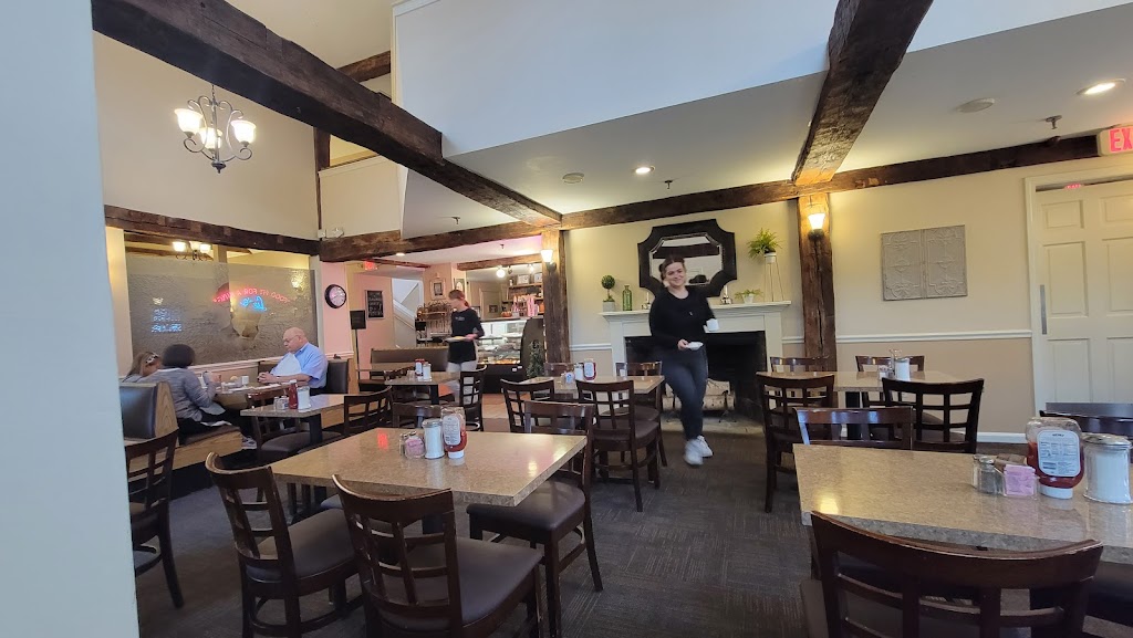 Leo's Restaurants 06488