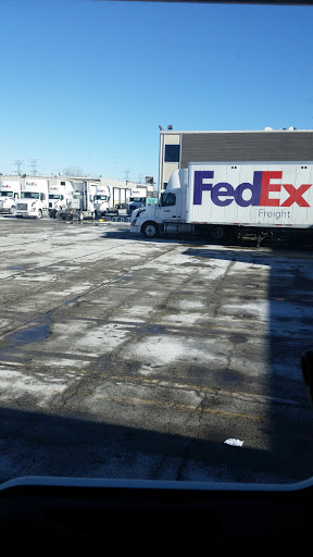 Mailing Service «FedEx Freight», reviews and photos, 5101 S Lawndale Ave, Summit, IL 60501, USA