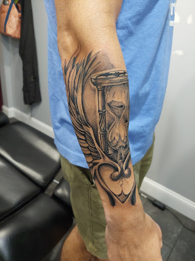 Tattoo Shop «Spirit Gallery Tattoo», reviews and photos, 207 Bank St, New London, CT 06320, USA