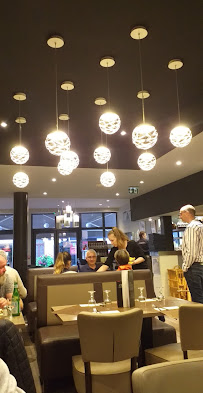 Atmosphère du Restaurant de cuisine traditionnelle L'embarcadère Restaurant à Cabourg - n°10