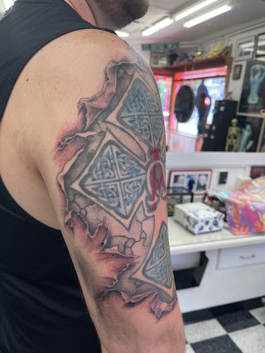 Explore cool finger tattoo ideas, creative tattoo ideas in Saint Paul, available at Gabriels Fallen Angel Tattoo Studio