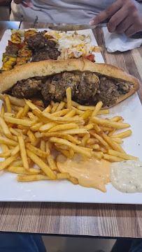 Sandwich à la viande du Restaurant marocain Le Riyad à Asnières-sur-Seine - n°3