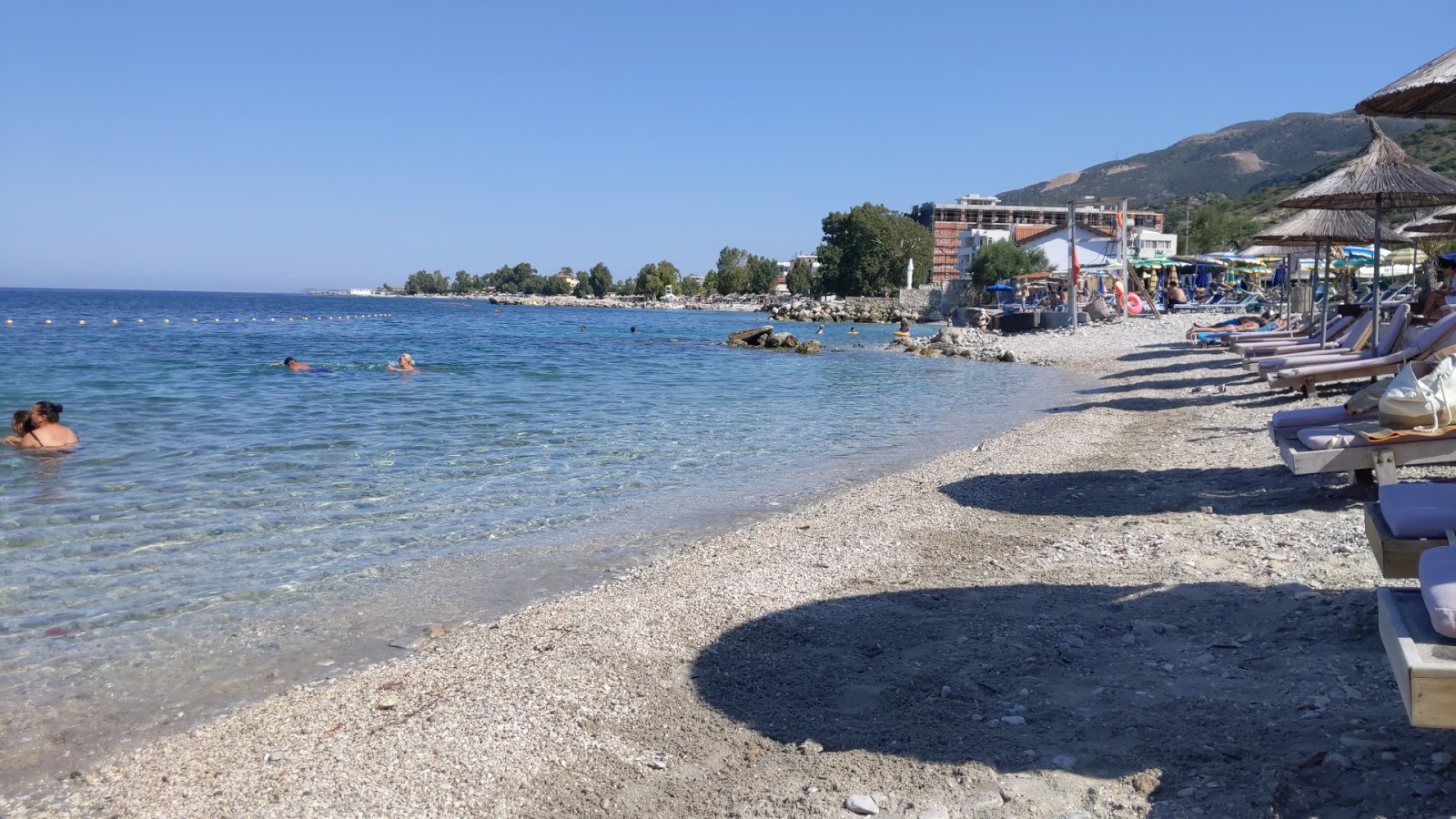 Fotografija Radhime beach III z lahki kamenček površino