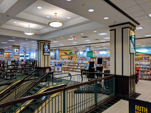 Book Store «Barnes & Noble», reviews and photos, 1441 W Webster Ave, Chicago, IL 60614, USA