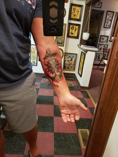 Tattoo Shop «Roselle Tattoo Company», reviews and photos, 25W163 Lake St, Roselle, IL 60172, USA