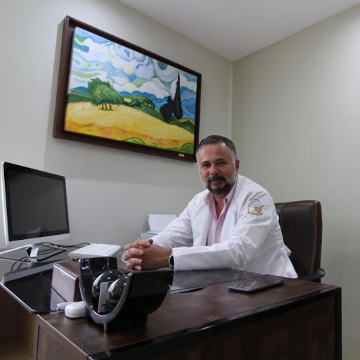 Dr. Hugo Delfino Castellanos Martin, Psiquiatra