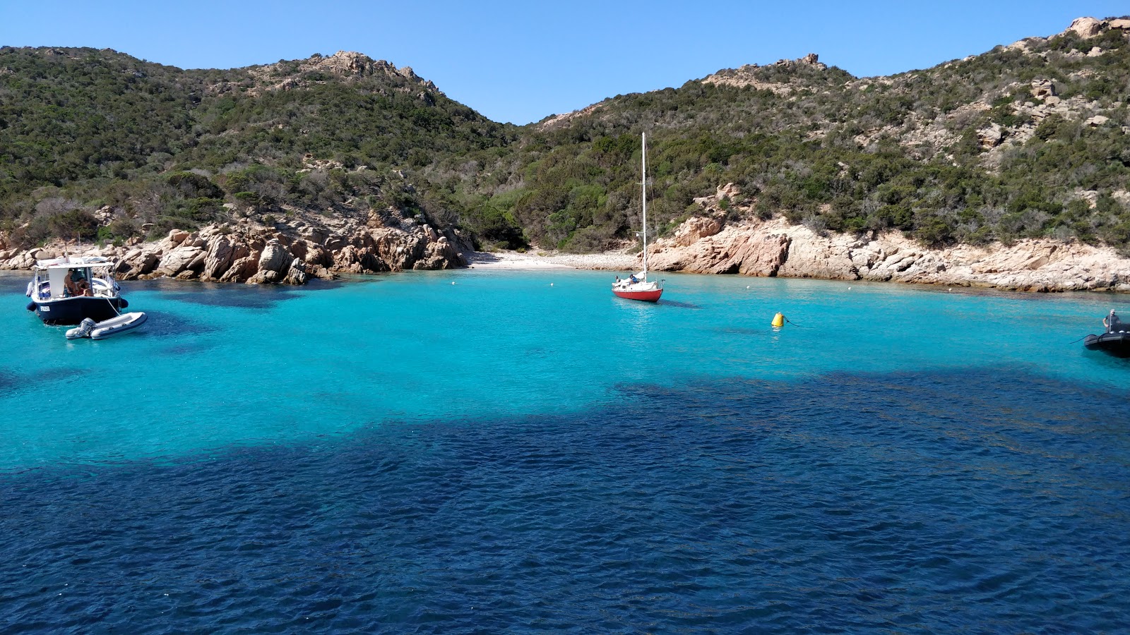 Foto van Cala Dell'amore met fijne witte zand oppervlakte
