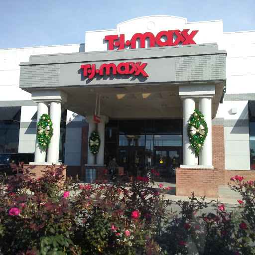 Shopping Mall «River Oaks Shopping Center», reviews and photos, 1964 W Gray St, Houston, TX 77019, USA