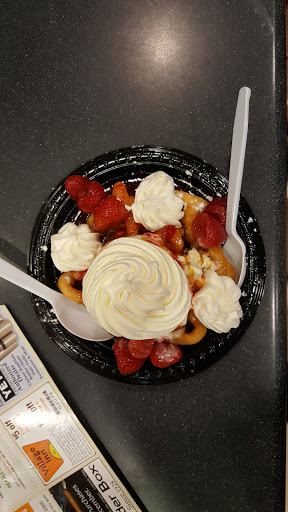 Ice Cream Shop «Cold Stone Creamery», reviews and photos, 1615 Town Center Dr, Lakeland, FL 33803, USA