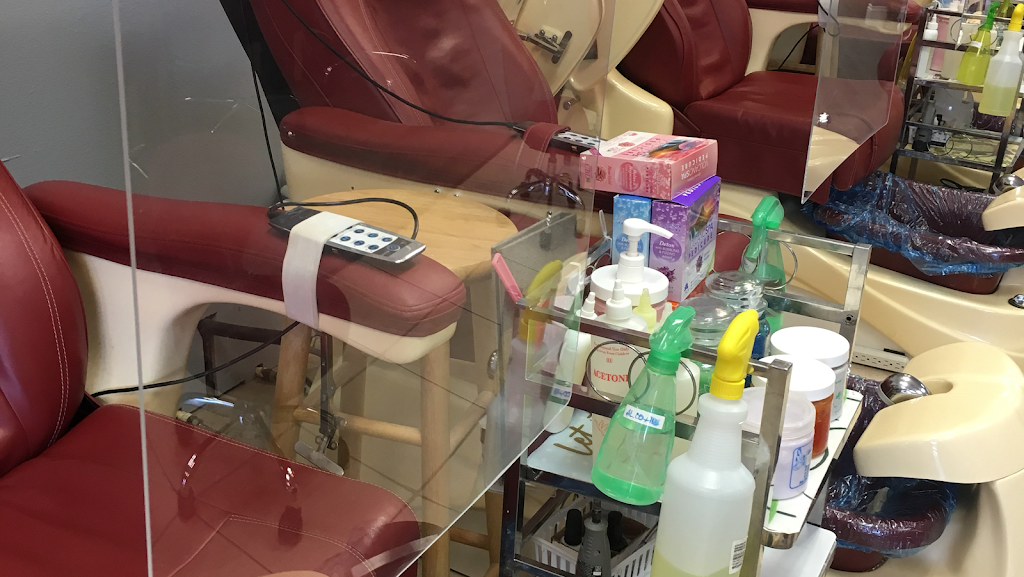 Hot Nails & Spa 32541