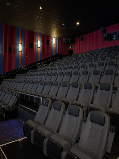 Movie Theater «Regal Cinemas Deer Park 16 IMAX & RPX», reviews and photos, 455 Commack Rd, Deer Park, NY 11729, USA