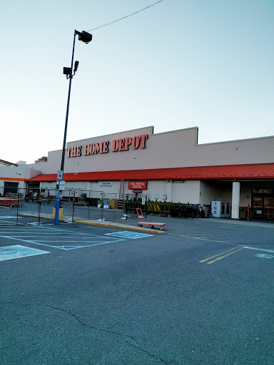 The Home Depot, 131-35 Avery Ave, Flushing, NY 11355, USA, 
