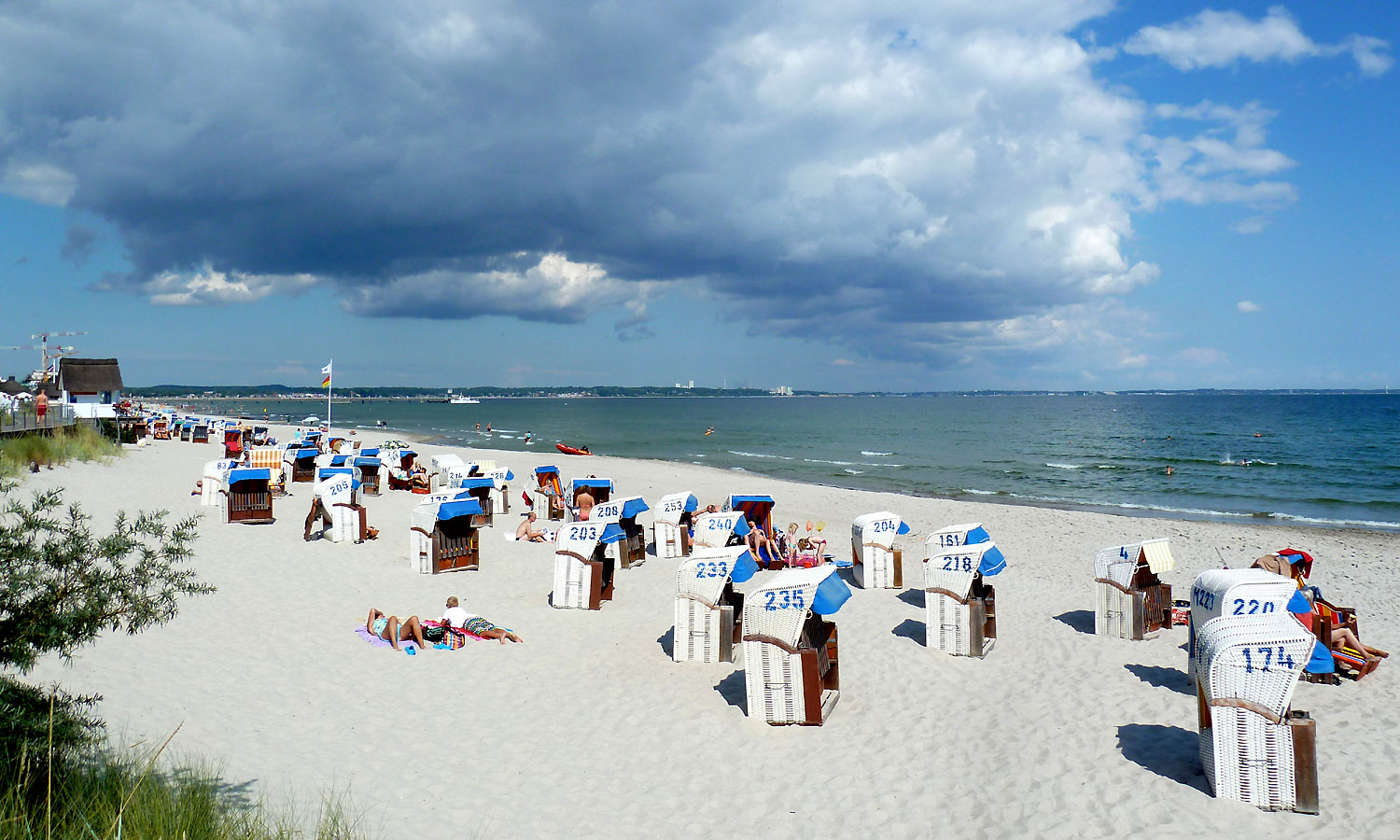 Valokuva Scharbeutzer Strandista. pinnalla sininen vesi:n kanssa