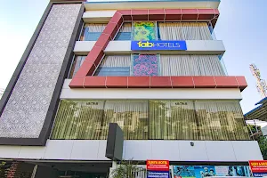 FabHotel Maira - Hotel in Rajender Nagar, Dehradun image