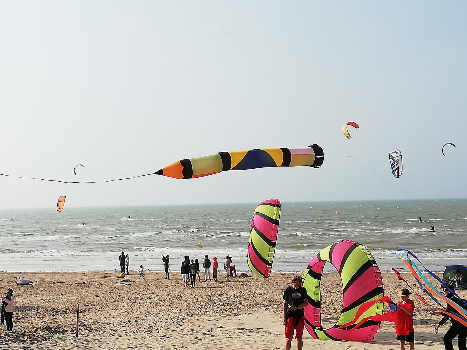 Plage Bray Dunes'in fotoğrafı - rahatlamayı sevenler arasında popüler bir yer