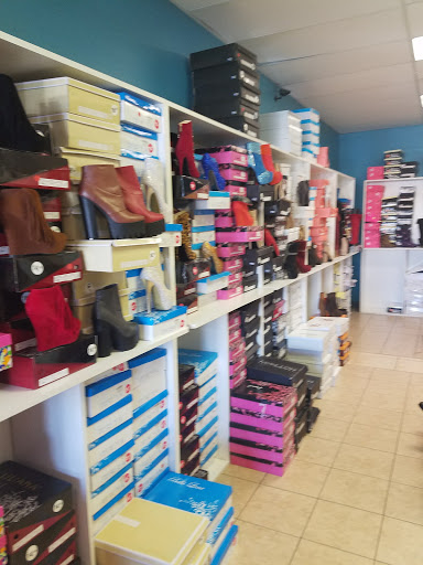 Shoe Store «Wholesale Fashion Shoes», reviews and photos, 4041 E Thomas Rd, Phoenix, AZ 85018, USA