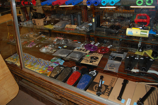 Bicycle Store «ADT Bike & Skate Shop (Arc De Triomphe Inc)», reviews and photos, 114-01 Jamaica Ave, Richmond Hill, NY 11418, USA