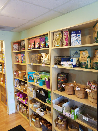 Pet Supply Store «Four Legs Pets Gilberts», reviews and photos, 133 E Higgins Rd, Gilberts, IL 60136, USA