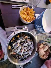 Moules-frites du Restaurant de spécialités à base de poisson-pêcheur Restaurant Brasserie de la mer à Calais - n°4