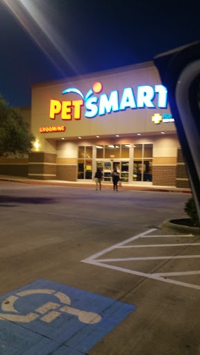 PetSmart, 2525 W Wheatland Rd, Dallas, TX 75237, USA, 