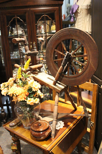 A Whisper Of Time Antiques & Collectables