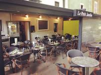 Atmosphère du Restaurant Le Petit Jardin à Grenoble - n°3