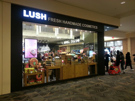 Cosmetics Store «LUSH», reviews and photos, 512 Orland Square Dr, Orland Park, IL 60462, USA