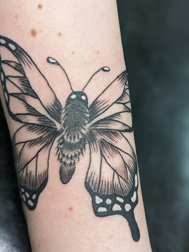 Tattoo Shop «Crazy Lady Ink», reviews and photos, 205 Lewis St S, Shakopee, MN 55379, USA