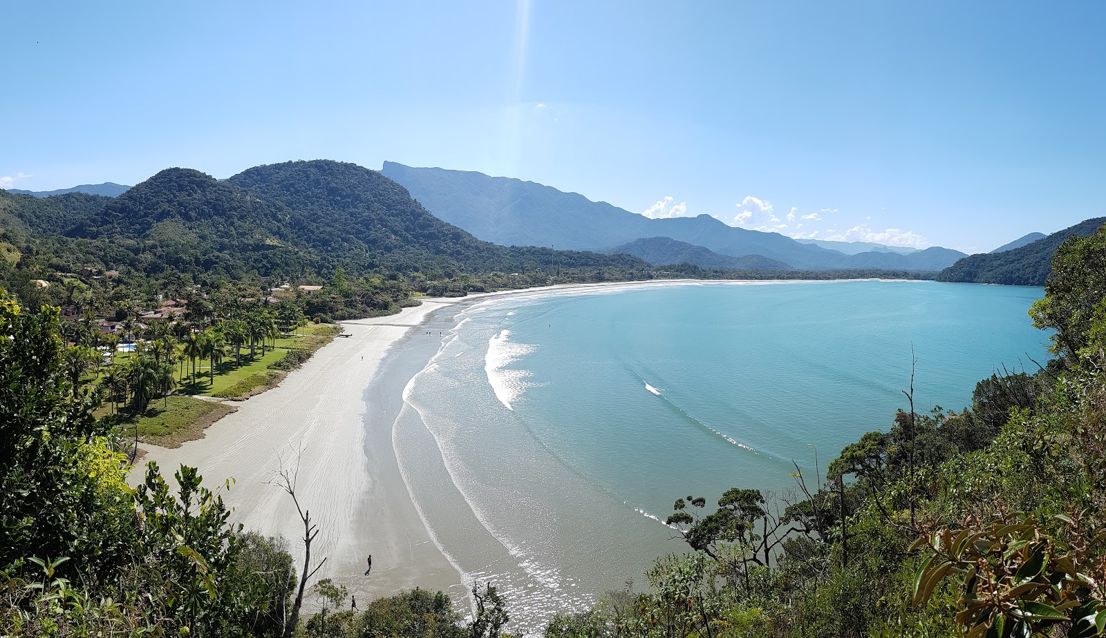 Fotografie cu Praia Dura cu nivelul de curățenie înalt